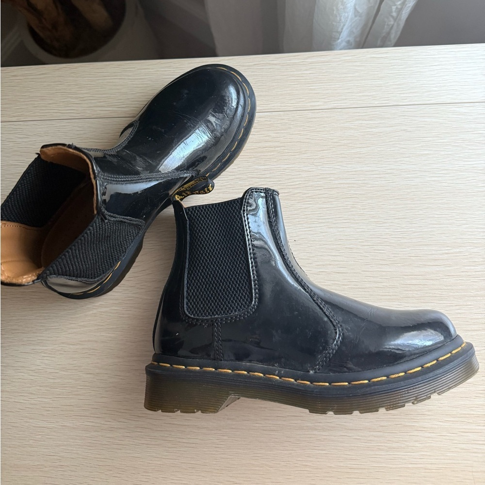Dr. Martens Black Patent Leather Chelsea Boots Sz 5 – Classic Punk Streetwear - Picture 4 of 6